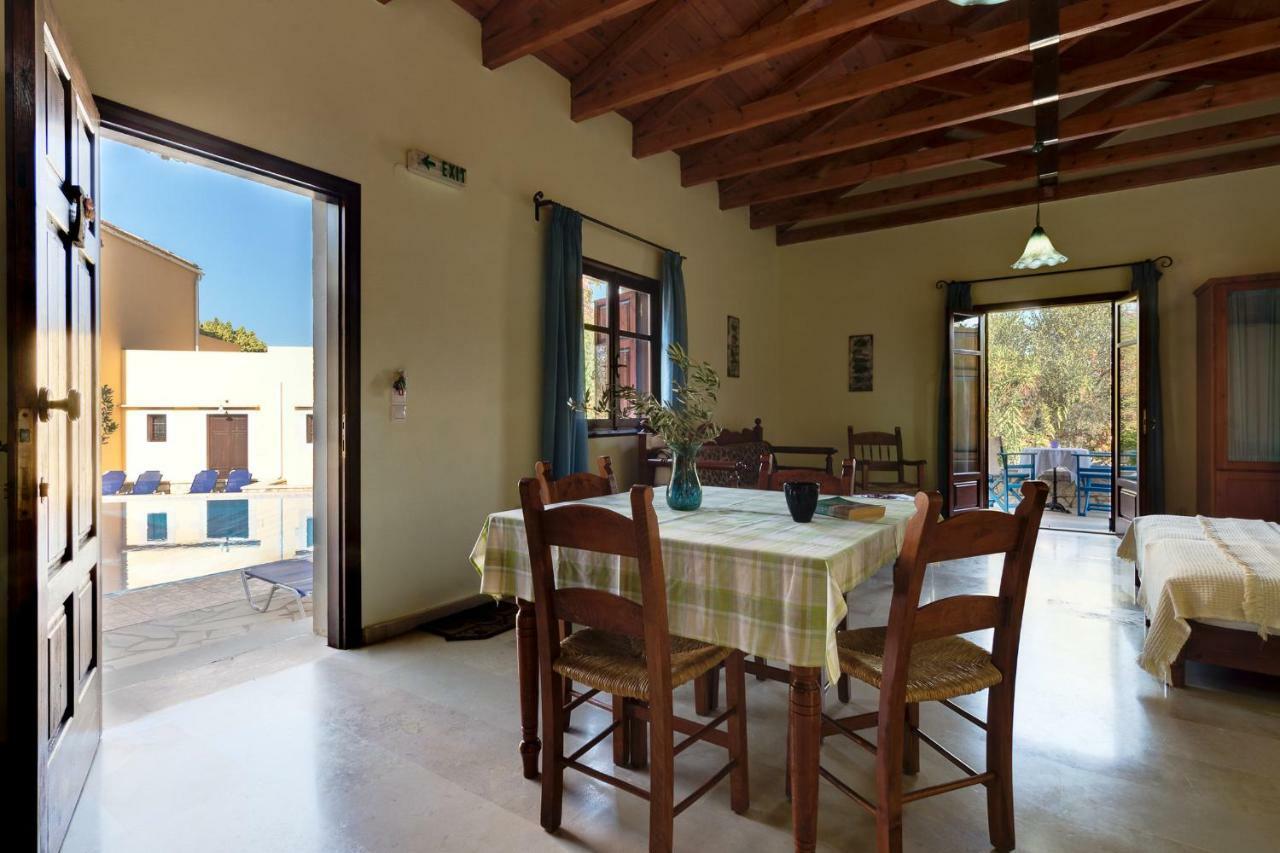 Iliopetra Aparthotel Douliana ภายนอก รูปภาพ